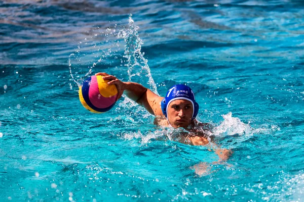 Os jogadores das duas equipes em ação durante a Liga Grega w — Fotografia de Stock