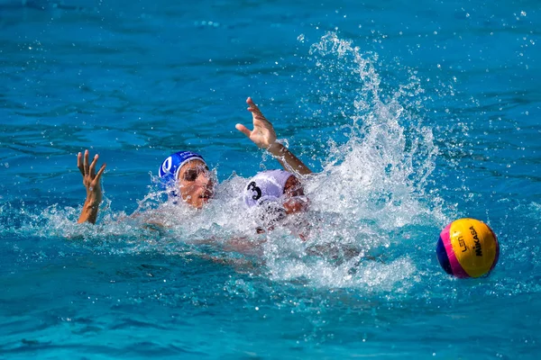 De spelers van de twee teams in actie tijdens de Griekse League w — Stockfoto