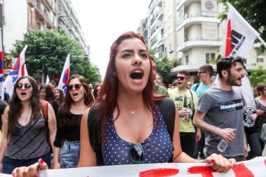 Protestocular Selanik'te Ulusal genel grev sırasında