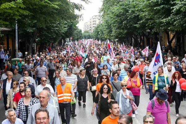 Protesters  during a national general strike in Thessaloniki — Stock Photo, Image