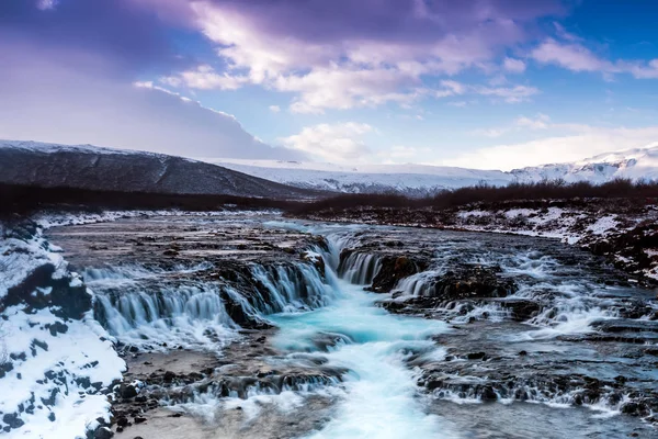 Красивый водопад Бруарфосс с бирюзовой водой — стоковое фото