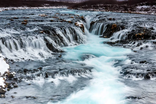 Belle cascade Bruarfoss à l'eau turquoise — Photo