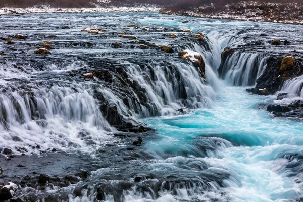 Hermosa cascada de Bruarfoss con aguas de color turquesa — Foto de Stock