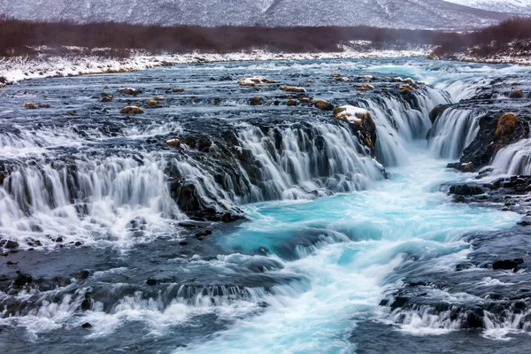 Bela cachoeira Bruarfoss com água azul-turquesa — Fotografia de Stock