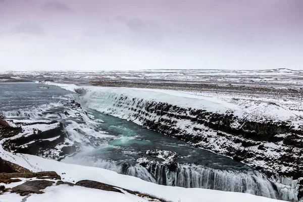 Der berühmte Gullfoss ist einer der schönsten Wasserfälle der Welt. — Stockfoto