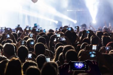 El ile bir akıllı telefon kayıtları canlı müzik festivali