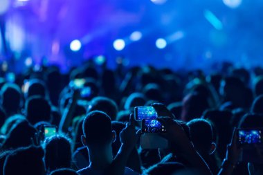 El ile bir akıllı telefon kayıtları canlı müzik festivali