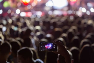 El ile bir akıllı telefon kayıtları canlı müzik festivali