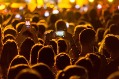 El ile bir akıllı telefon kayıtları canlı müzik festivali