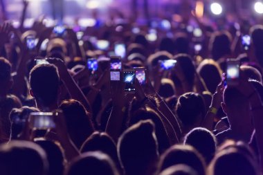 El ile bir akıllı telefon kayıtları canlı müzik festivali