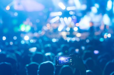 El ile bir akıllı telefon kayıtları canlı müzik festivali