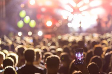 El ile bir akıllı telefon kayıtları canlı müzik festivali