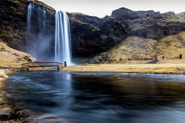Seljalandsfoss är ett av de vackraste vattenfallen på Ic — Stockfoto