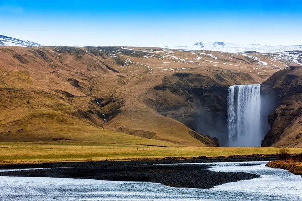 Skogar är en av de vackraste vattenfallen på Island — Stockfoto