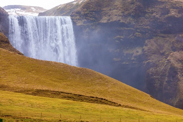 Skogar ist einer der schönsten Wasserfälle auf Island — Stockfoto