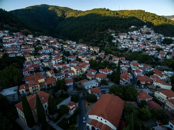 Drone польотами вище старого міста Ксанті в Північній Greec — стокове фото