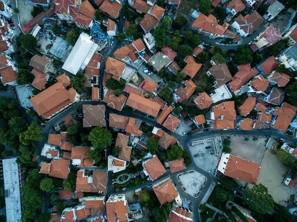 Met drone vlucht boven de oude stad van Xanthi in noordelijke Griekse — Stockfoto