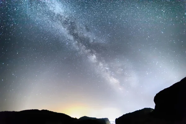 Milchstraße über der Meteora, Griechenland — Stockfoto