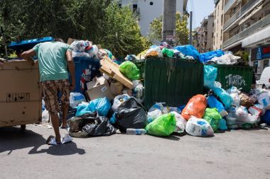  Thessaloniki sokaklarında çöp ile doldurulur