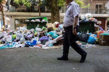  Thessaloniki sokaklarında çöp ile doldurulur