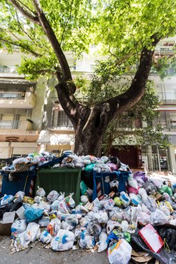  Thessaloniki sokaklarında çöp ile doldurulur