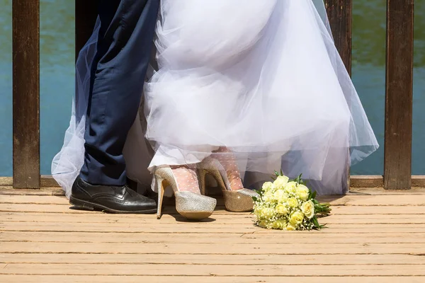 Gelin ve damat, Ayakkabı ayak — Stok fotoğraf