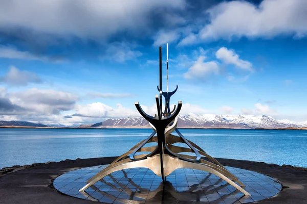 A escultura Sun Voyager (Solfar) por Jon Gunnar Arnason no — Fotografia de Stock