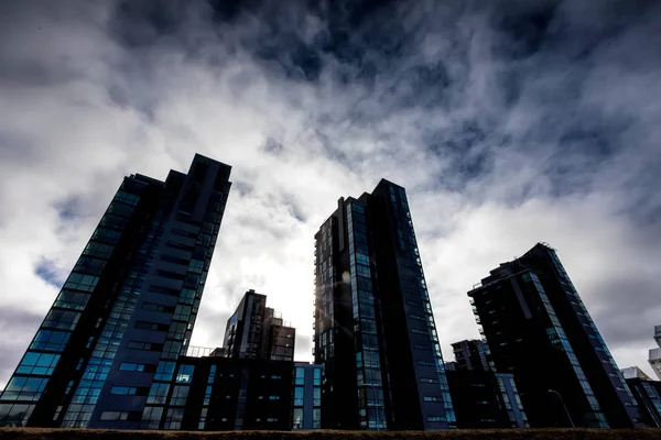 Edifícios modernos em Reykjavik capital da Islândia — Fotografia de Stock