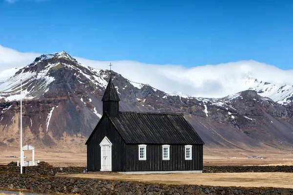 Igreja negra de budir na Islândia — Fotografia de Stock