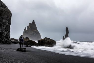 Reynisfjara volkanik Plajı'nda fırtınalı hava