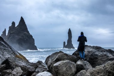 Reynisfjara volkanik Plajı'nda fırtınalı hava