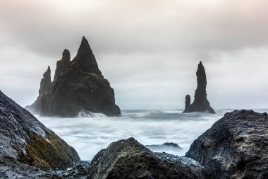 Reynisfjara volkanik Plajı'nda fırtınalı hava
