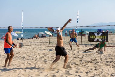 t 1 beyaz Tenis Turnuvası sırasında kimliği belirsiz oyuncular
