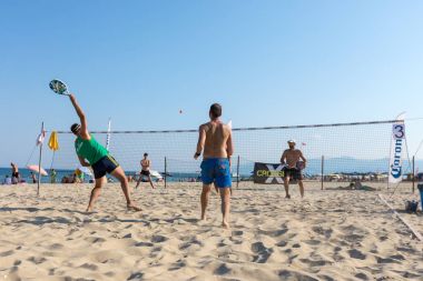 t 1 beyaz Tenis Turnuvası sırasında kimliği belirsiz oyuncular