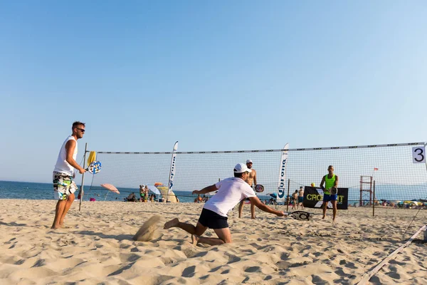 Joueurs non identifiés lors du 1er tournoi de tennis blanc à t — Photo