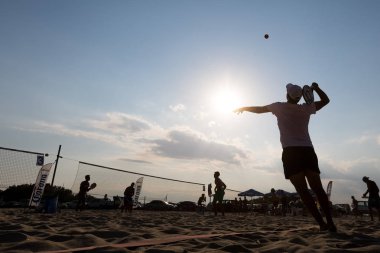t 1 beyaz Tenis Turnuvası sırasında kimliği belirsiz oyuncular