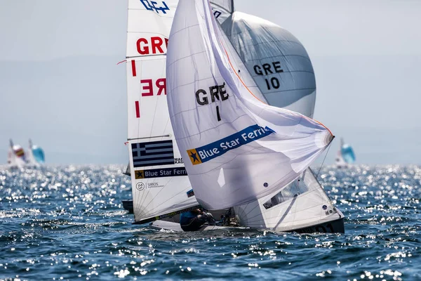 Atletas iates em ação durante "2017 Campeão Mundial Masculino 470 — Fotografia de Stock