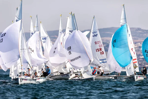  Sporcular Yatlar eylem sırasında 