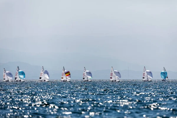 Sportovci jachty v akci během "2017 muži 470 mistr světa — Stock fotografie