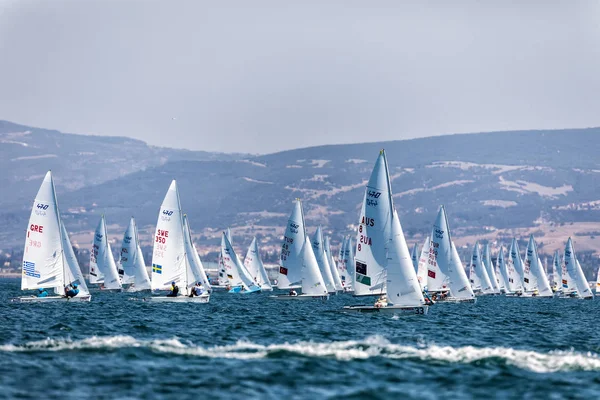 Athletes yachts in action during "2017 Men's 470 World Champion — Stock Photo, Image