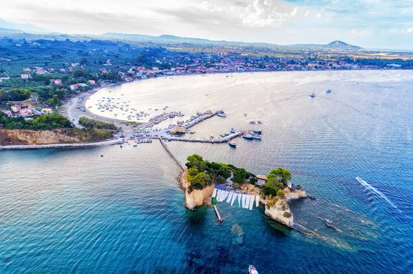 Vista aérea Ágios Sostis com bidge, pequena ilha em Zakynthos , — Fotografia de Stock