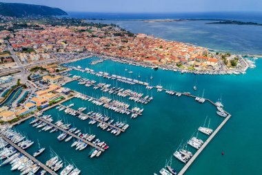 Yelkenli Yat Limanı ve şehir Lefkada Adası, Yunanistan