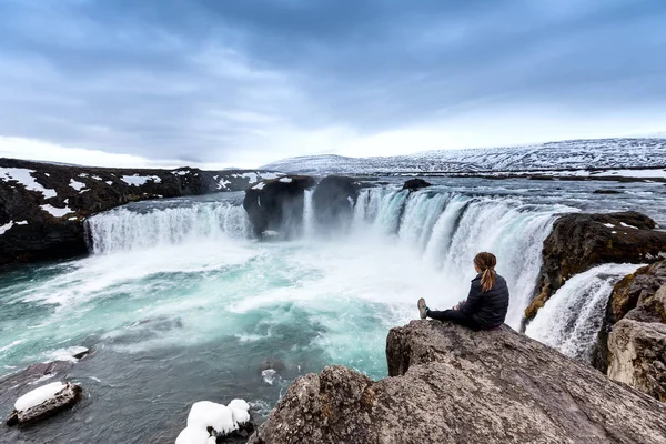 Godafoss ist einer der schönsten Wasserfälle auf Island — Stockfoto