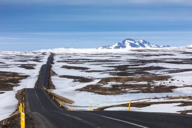 İzlanda, Husavik için doğru yolda.
