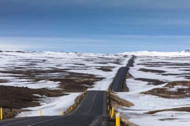 İzlanda, Husavik için doğru yolda.