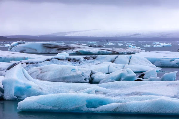 Jéghegyek az úszó Jokulsarlon lagúna déli partján Oláh — Stock Fotó