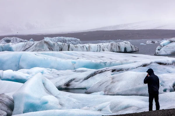 Jéghegyek az úszó Jokulsarlon lagúna déli partján Oláh — Stock Fotó