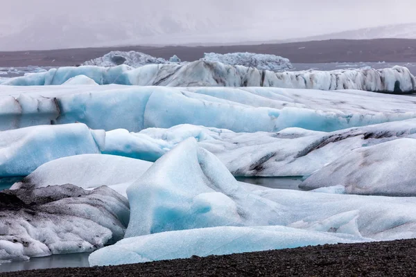 Icebergs floating in Jokulsarlon Lagoon by the southern coast o — Stock Photo, Image