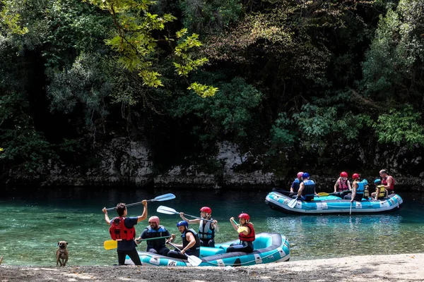 Adventure team robi, Spływ rzeką Voidomatis w Zagori — Zdjęcie stockowe