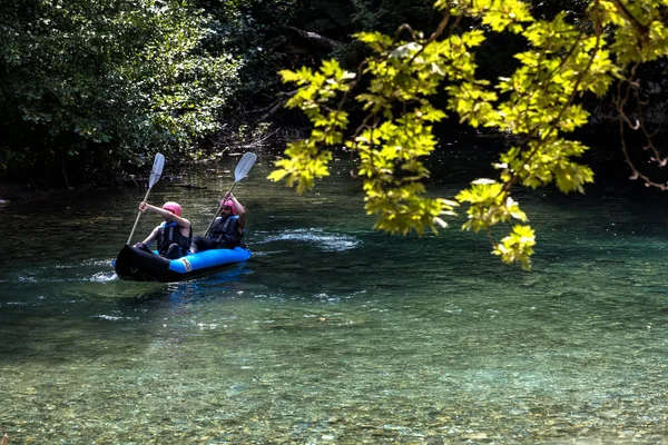 Macera takım Zagori otelleri Voidomatis Nehri rafting yapıyor